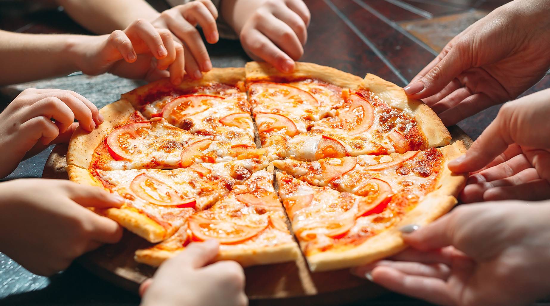 W Domino's Pizza dzielimy się pizzą