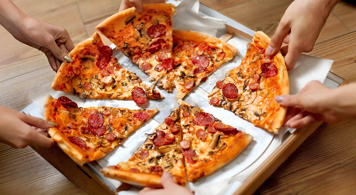 Dzielenie się pizzą  | Domino's Pizza