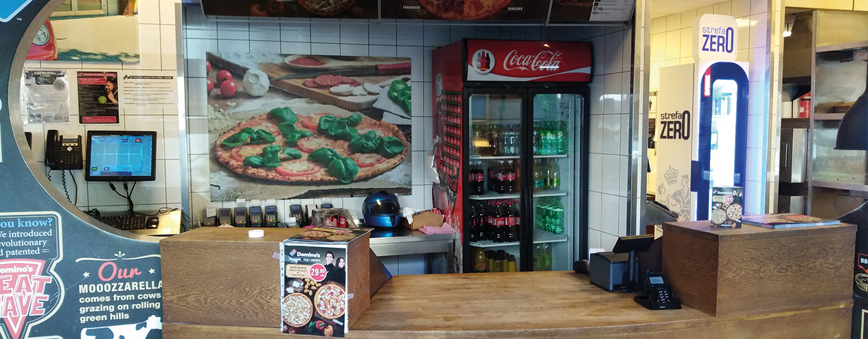 Skladanie zamowien w pizzerii Domino’s Pizza Warszawa Bukowińska
