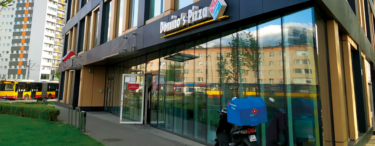 Od zewnątrz Domino’s Pizza Warszawa Racławicka 93