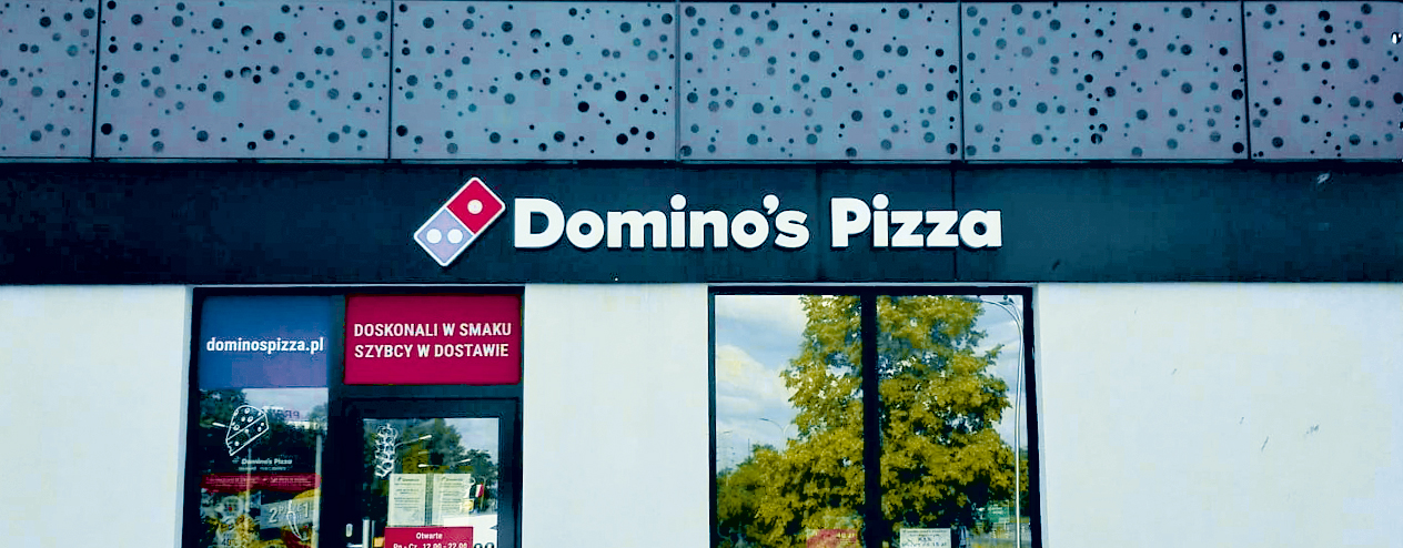 Zdjęcie z zewnątrz Pizzeria Domino’s w Kielcach na ulicy Wapiennikowej