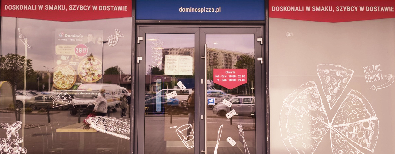 Lokal z zewnątrz Pizzeria Domino’s we Wrocławiu na ulicy Świeradowskiej