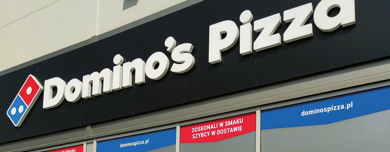 Zdjęcie z zewnatrz Pizzeria Domino’s w Katowicach na ulicy Piotrowickiej
