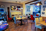 Sala w pizzerii Dominium by Domino's w Warszawie przy ul Kolorowej 19