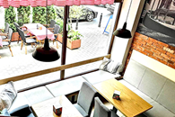 Sala w pizzerii Dominium by Domino's w Warszawie przy ul Rakowieckiej 41