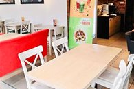 Sala w pizzerii Dominos w Bielsku Białej