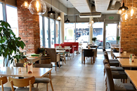 Sala w pizzerii Dominium by Dominos w Warszawie przy ul Żegańskiej 18