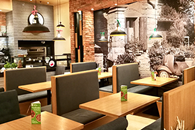 Sala w pizzerii Dominium by Domino's w Warszawie przy ul Targowej 72
