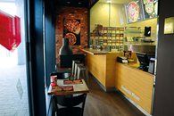 Sala dla gości Dominos Pizza Rzeszów Kopisto